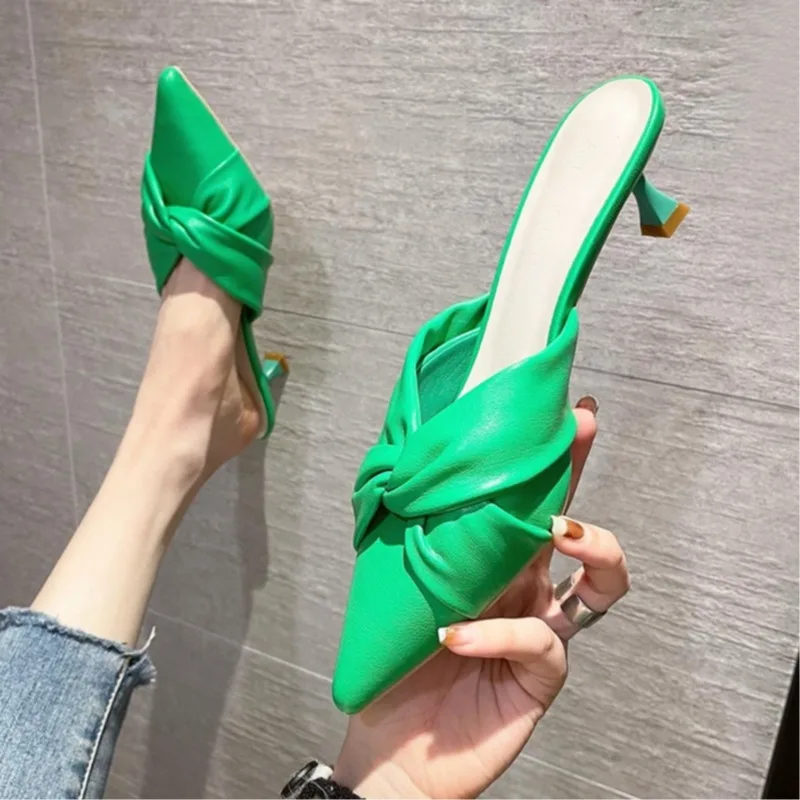 Pointed Toe Half Slippers Middle Heel Stiletto 2022 Summer New Outer Wear Fashion Pearl mules women shoes sexy loafers designer
Pointed Toe Half Slippers Middle Heel Stiletto 2022 Summer New Outer Wear Fashion Pearl mules women shoes sexy loafers designer