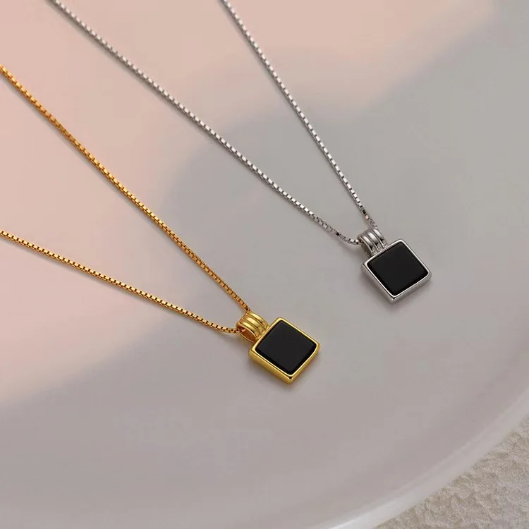 

New Black Square Necklace Female Niche Design Senior Sense Simple Luxury Temperament Clavicle Chain Accessories