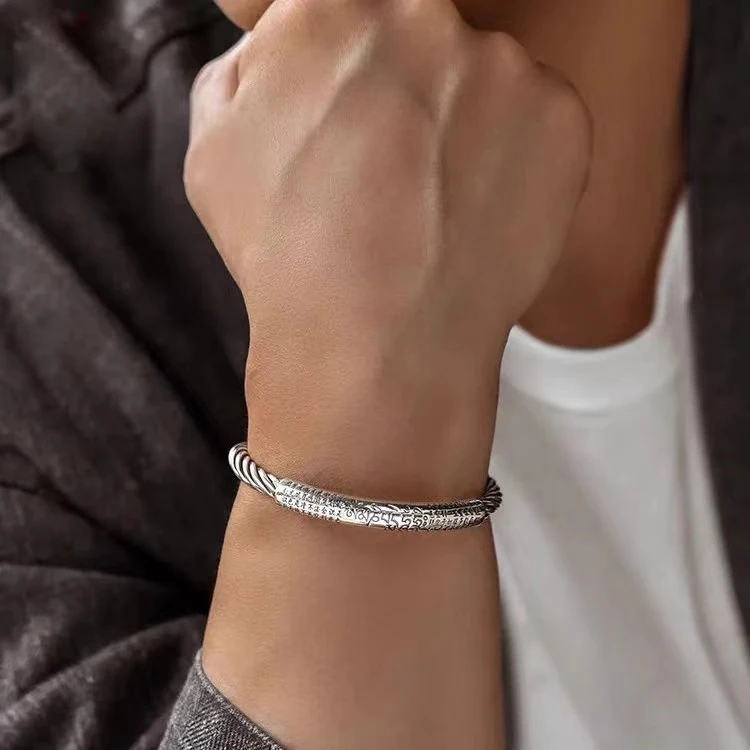 New Six-character Mantra Bracelet Men's Trendy Diamond Heart Sutra Solid Retro Niche Opening Silver Bracelet
New Six-character Mantra Bracelet Men's Trendy Diamond Heart Sutra Solid Retro Niche Opening Silver Bracelet