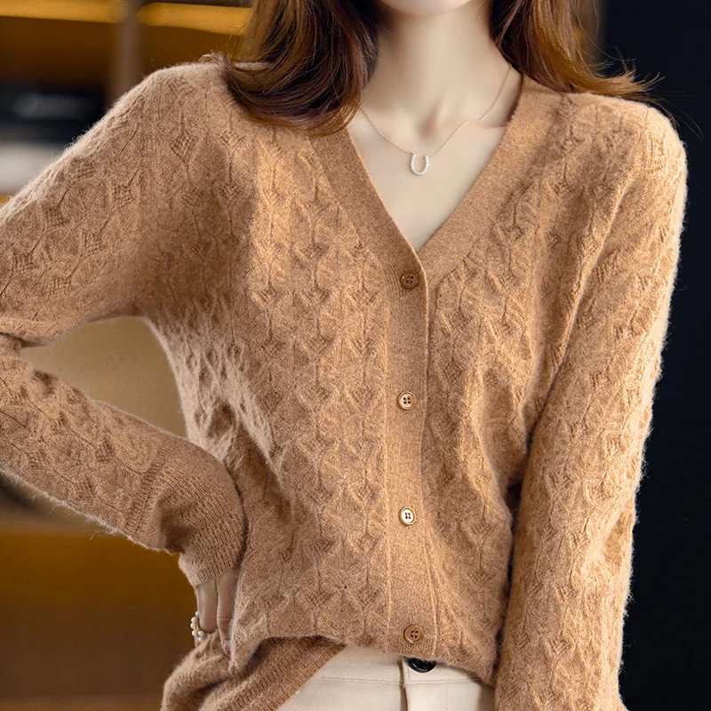 2022 New V-neck Loose Cashmere Cardigans Single Breasted Coat for Women Long Sleeve Tops Autumn and Winter Casual Sweater 23773
2022 New V-neck Loose Cashmere Cardigans Single Breasted Coat for Women Long Sleeve Tops Autumn and Winter Casual Sweater 23773
