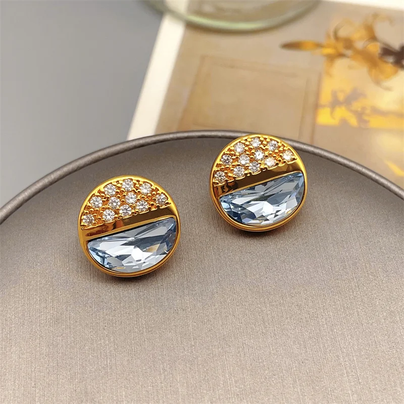 Korean Circular Shape Inlaid Zircon Crystal Glass Stud Earrings For Women Exquisite Elegant Stylish Earrings Plating 18k Gold
Korean Circular Shape Inlaid Zircon Crystal Glass Stud Earrings For Women Exquisite Elegant Stylish Earrings Plating 18k Gold