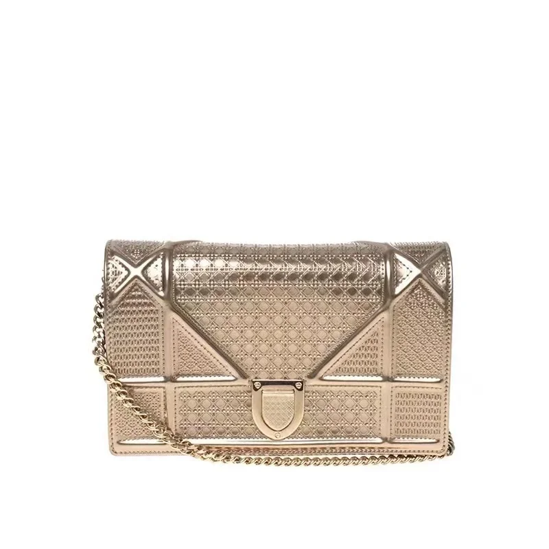 High-Grade Bags For Women Luxury Designer Vintage Chains Shield Shoulder Bag Trend Fashion Chic Exquisite Quality Messenger Bag
High-Grade Bags For Women Luxury Designer Vintage Chains Shield Shoulder Bag Trend Fashion Chic Exquisite Quality Messenger Bag