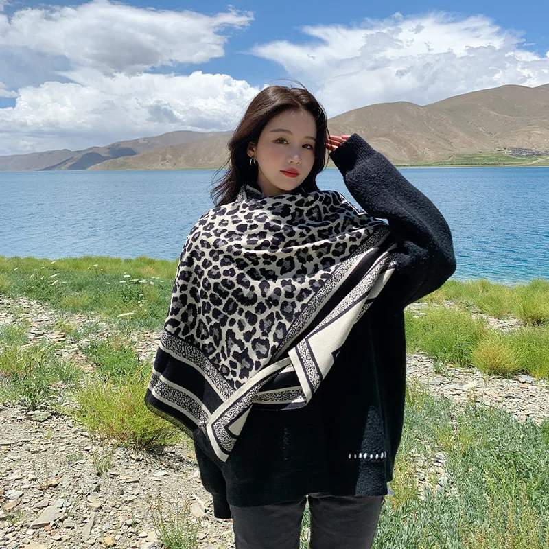 2022 new luxury thickened scarf female leopard jacquard shawl windproof warm autumn and Winter Scarf Blanket Wraps Women Shawl
2022 new luxury thickened scarf female leopard jacquard shawl windproof warm autumn and Winter Scarf Blanket Wraps Women Shawl
