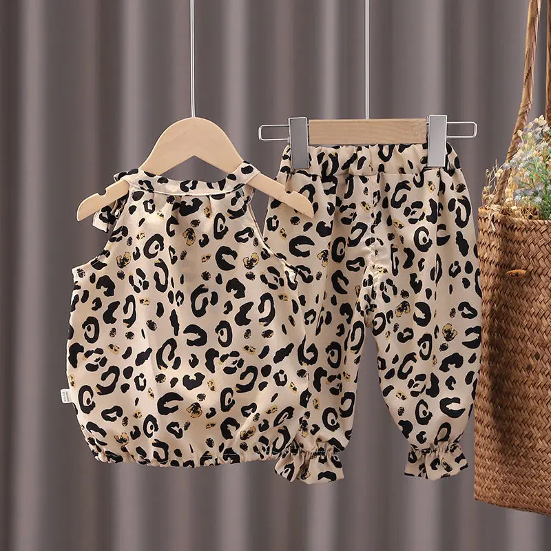 Girls summer clothes 2022 Korean version of the new princess camisole suit baby girl summer leisure and foreign style two-piece
Girls summer clothes 2022 Korean version of the new princess camisole suit baby girl summer leisure and foreign style two-piece
