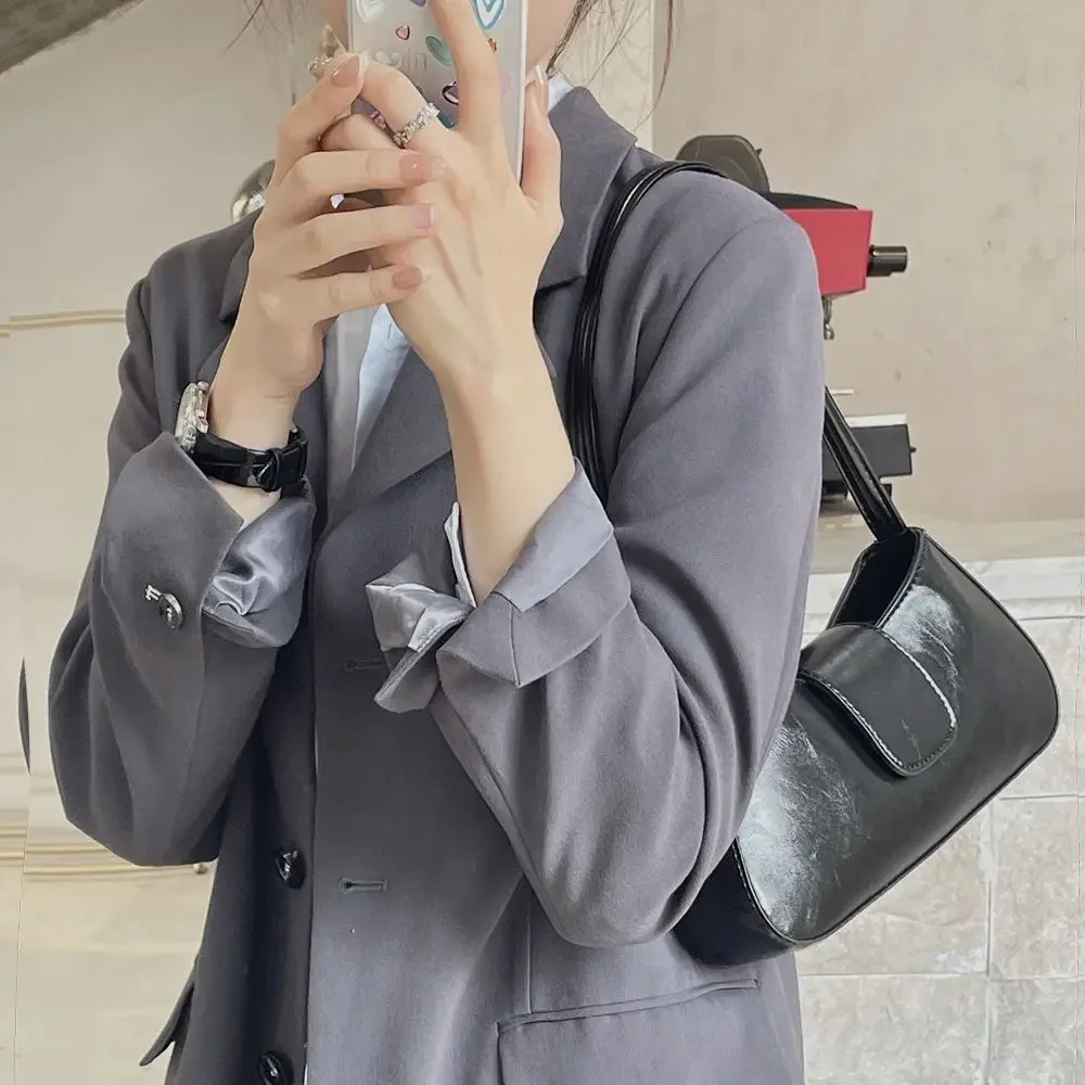 Design Small Bag for Women 2023 Fashion Korean Version INS Sweet Cool Spicy Girl Portable Underarm Bag Versatile Crossbody Bag
Design Small Bag for Women 2023 Fashion Korean Version INS Sweet Cool Spicy Girl Portable Underarm Bag Versatile Crossbody Bag