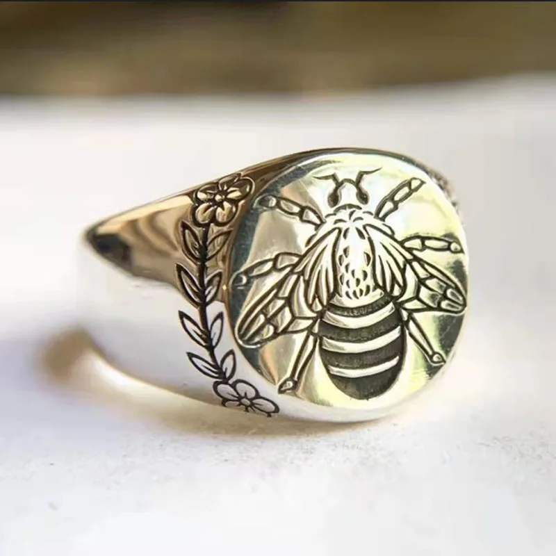 Trendy Creative Cute Bee Open Ring For Women Men Unique Round Silver Color Adjustable Rings Party Gothic Wholesale Jewelry
Trendy Creative Cute Bee Open Ring For Women Men Unique Round Silver Color Adjustable Rings Party Gothic Wholesale Jewelry