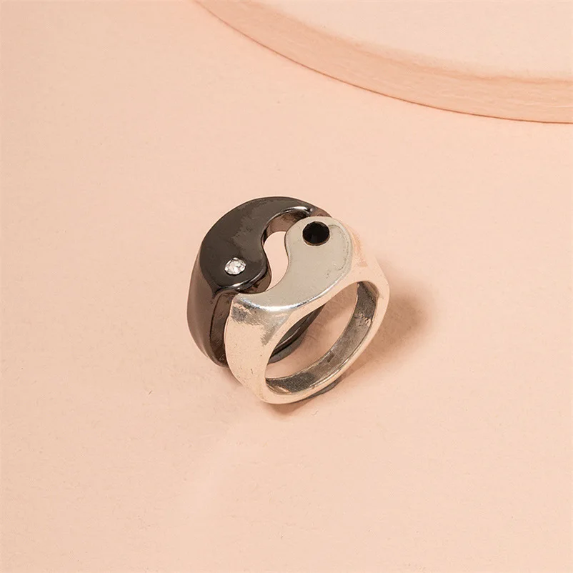 Tai Chi Yin Yang Couple Couple Rings Black White Titanium Steel Rings With Zircon Women Men Wedding Ring Valentine's Day Gifts
Tai Chi Yin Yang Couple Couple Rings Black White Titanium Steel Rings With Zircon Women Men Wedding Ring Valentine's Day Gifts
