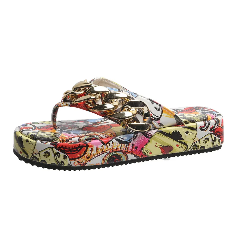 

Summer new thick-soled round-head printing herringbone slippers ladies stand outside the metal chain wear sandals