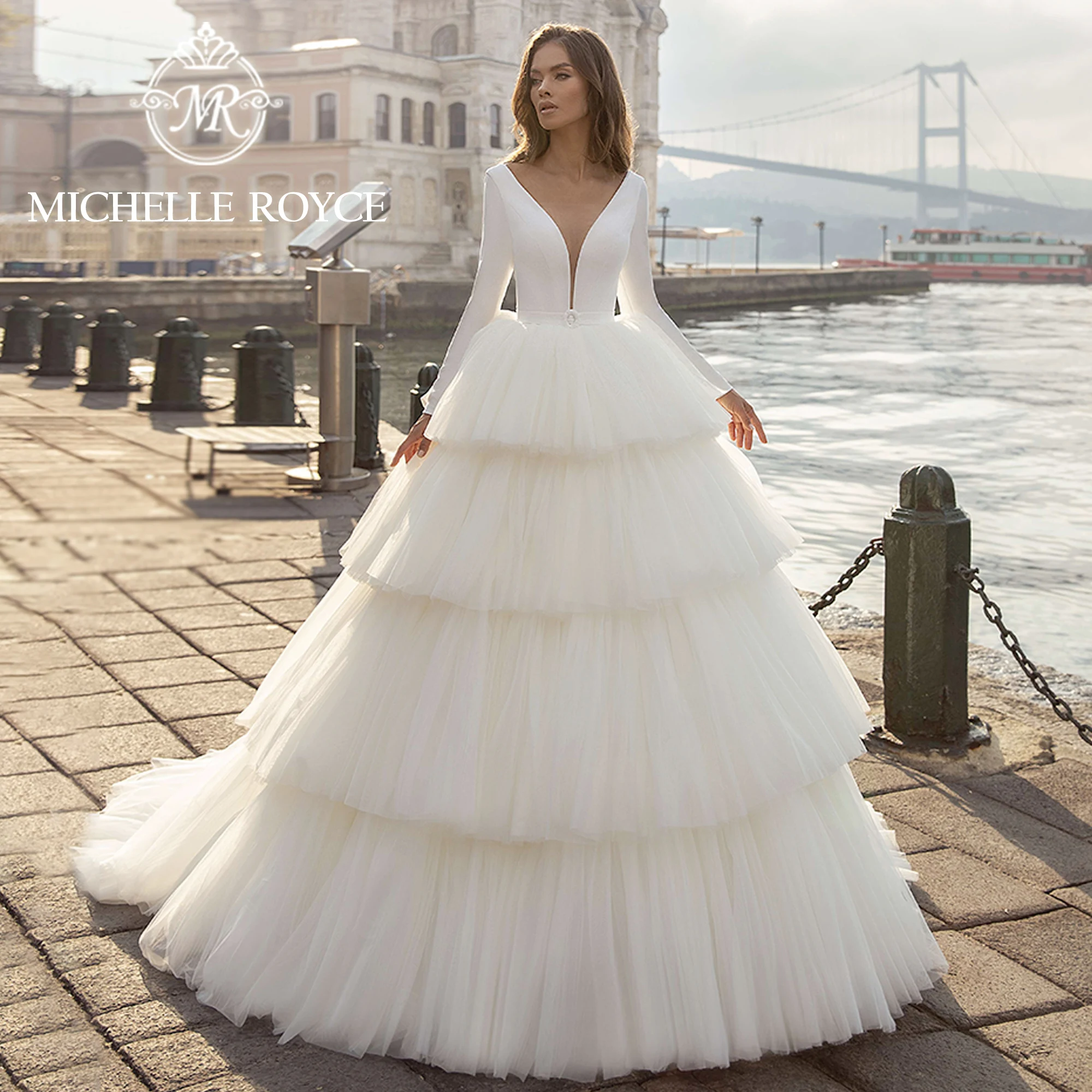 Michelle Royce Ball Gown Wedding Dress 2023 Deep V-Neckline Button Cupcake Dress Satin Wedding Gown Vestidos Novias De Saten
Michelle Royce Ball Gown Wedding Dress 2023 Deep V-Neckline Button Cupcake Dress Satin Wedding Gown Vestidos Novias De Saten