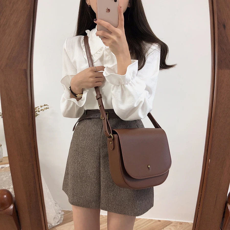 Chiffon Loose Women's Shirts New Fashion Blouses Buttons Doll Collar Autumn Casual Long Sleeve Top Korean Style Female Clothing
Chiffon Loose Women's Shirts New Fashion Blouses Buttons Doll Collar Autumn Casual Long Sleeve Top Korean Style Female Clothing