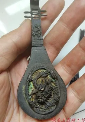 Exquisite antique pipa style copper lock ornament
Exquisite antique pipa style copper lock ornament