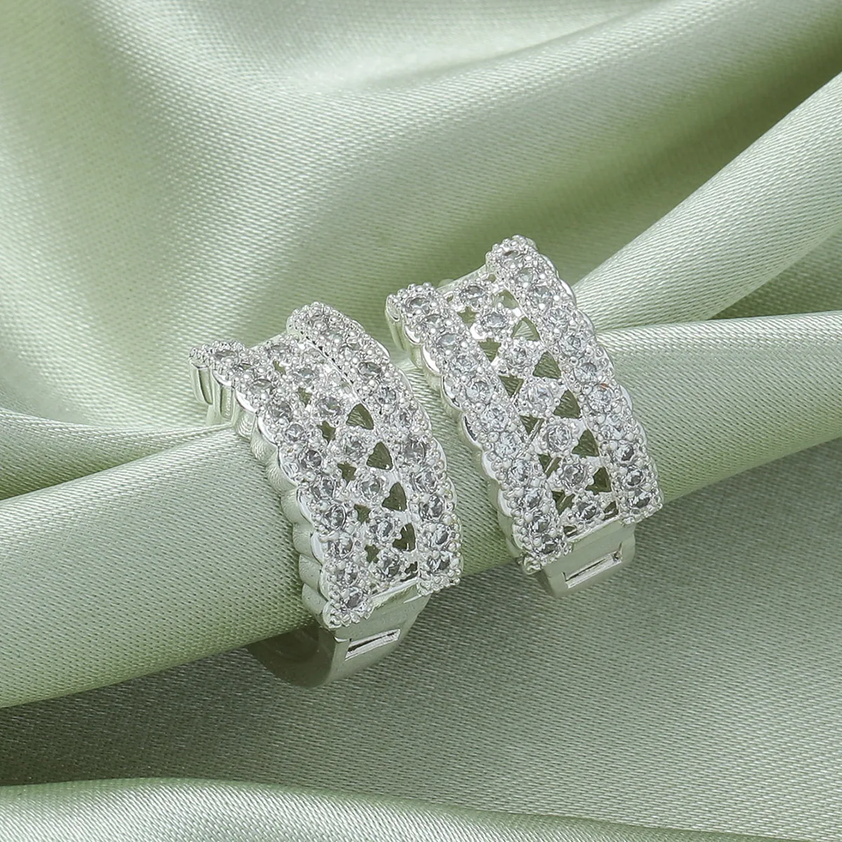 ANGLANG Fashion Women Drop Dangle Huggie Hoop Earrings Micro Paved CZ Anniversary Birthday Fine Gift Daily Accessory
ANGLANG Fashion Women Drop Dangle Huggie Hoop Earrings Micro Paved CZ Anniversary Birthday Fine Gift Daily Accessory