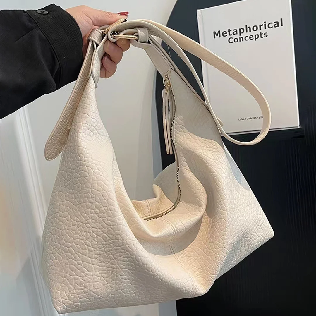 Casual Large Capacity Shoulder Bags for Women 2023 Fashion Crossbody Bag Female Shoulder Commuting Dumpling Bag
Casual Large Capacity Shoulder Bags for Women 2023 Fashion Crossbody Bag Female Shoulder Commuting Dumpling Bag