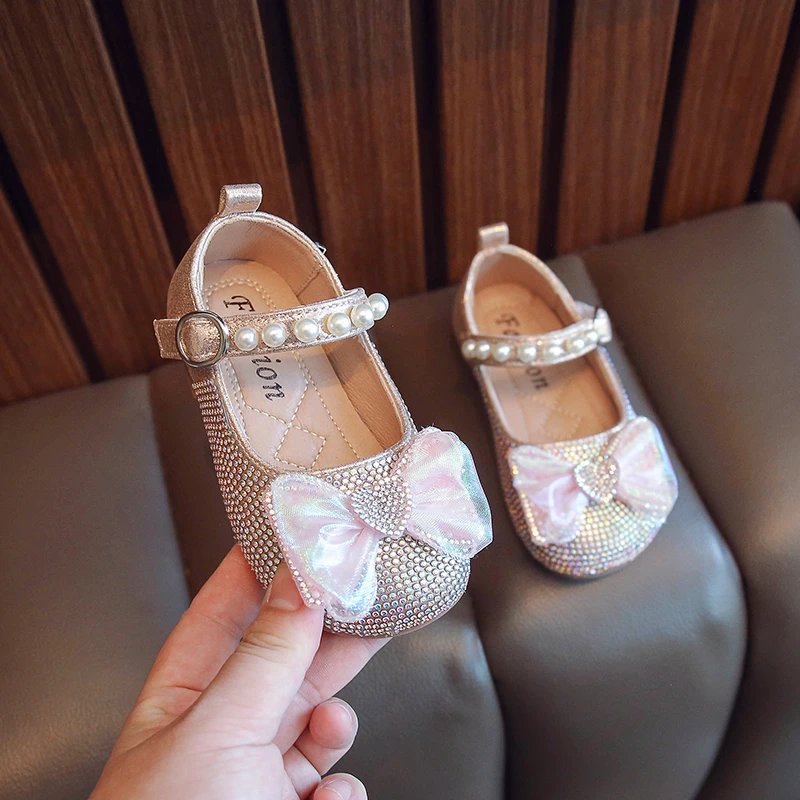 Girls Microfiber Leather Bow Rhinestones Adorn Dress Shoe Princess Autumn Mary Jane Shoe Party 2022 Kids Children Free Shipping
Girls Microfiber Leather Bow Rhinestones Adorn Dress Shoe Princess Autumn Mary Jane Shoe Party 2022 Kids Children Free Shipping