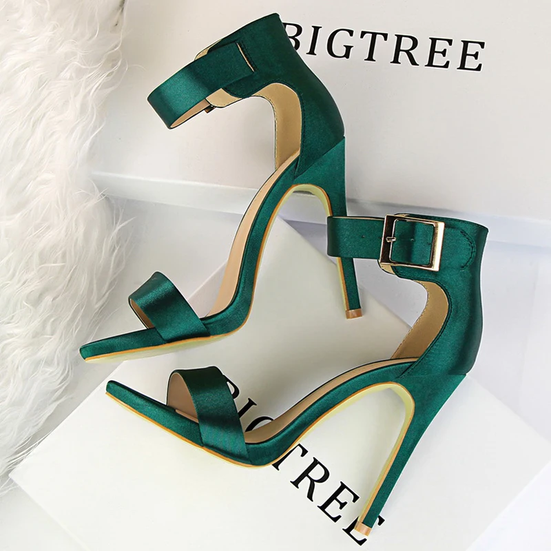 Shoes 2022 Women's Sandals Super High Heels Summer Women Shoes Fashion Metal Belt Buckle Heeled Sandals Sexy Party Shoes
Shoes 2022 Women's Sandals Super High Heels Summer Women Shoes Fashion Metal Belt Buckle Heeled Sandals Sexy Party Shoes