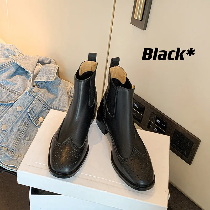 Short Boots Women New High Quality Real Leather Carved Middle Heel Leather Boots Chelsea Ankle Boots Neutral
Short Boots Women New High Quality Real Leather Carved Middle Heel Leather Boots Chelsea Ankle Boots Neutral