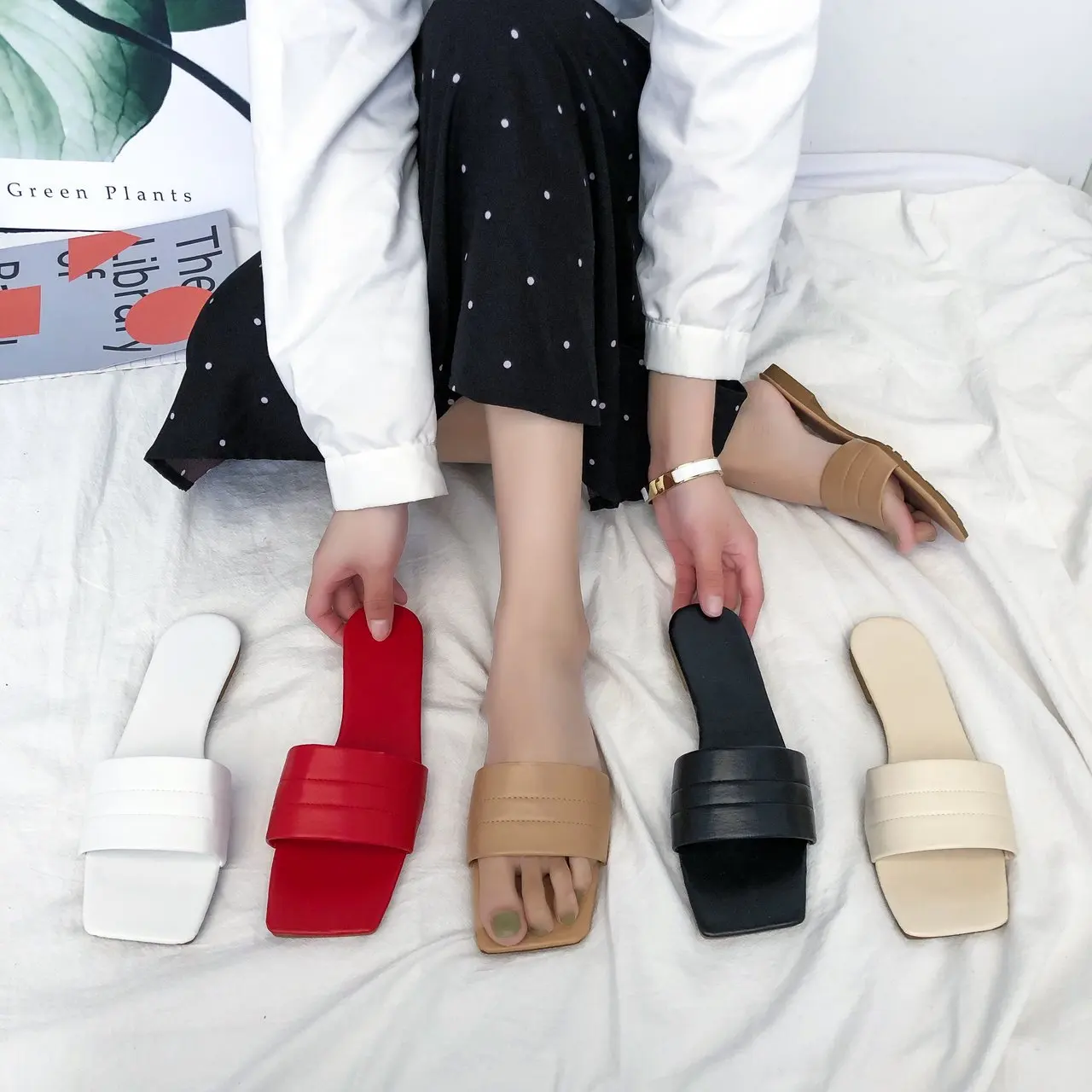 Flats Sandals Women Slipper Summer Shoes Fashion Flat Heel Slippers Black White Solid Color Outdoor Flip Flops Big Size
Flats Sandals Women Slipper Summer Shoes Fashion Flat Heel Slippers Black White Solid Color Outdoor Flip Flops Big Size