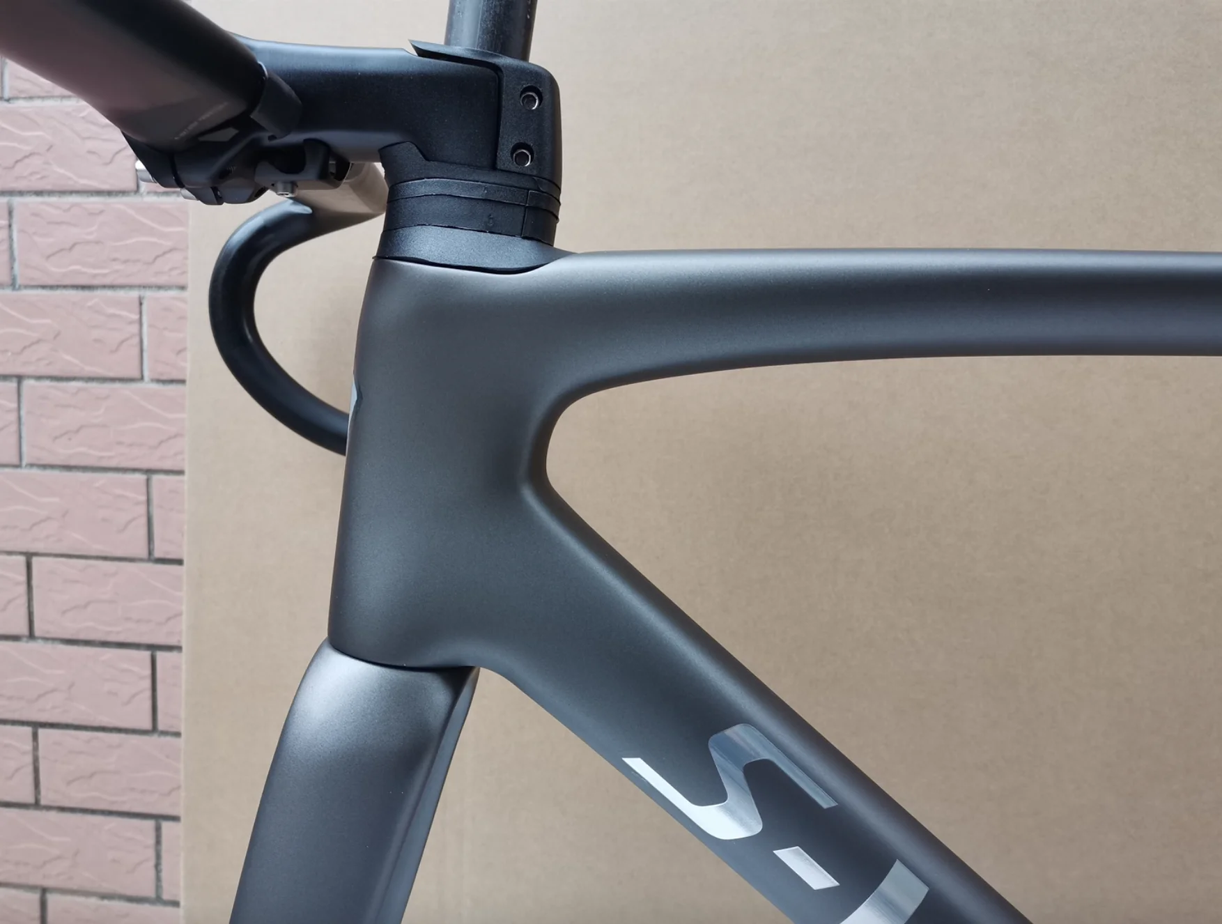 2023 latest color SL7 frame carbon road bike aerodynamics all internal wiring 700C fastest lightest frames bicyle frameset
2023 latest color SL7 frame carbon road bike aerodynamics all internal wiring 700C fastest lightest frames bicyle frameset