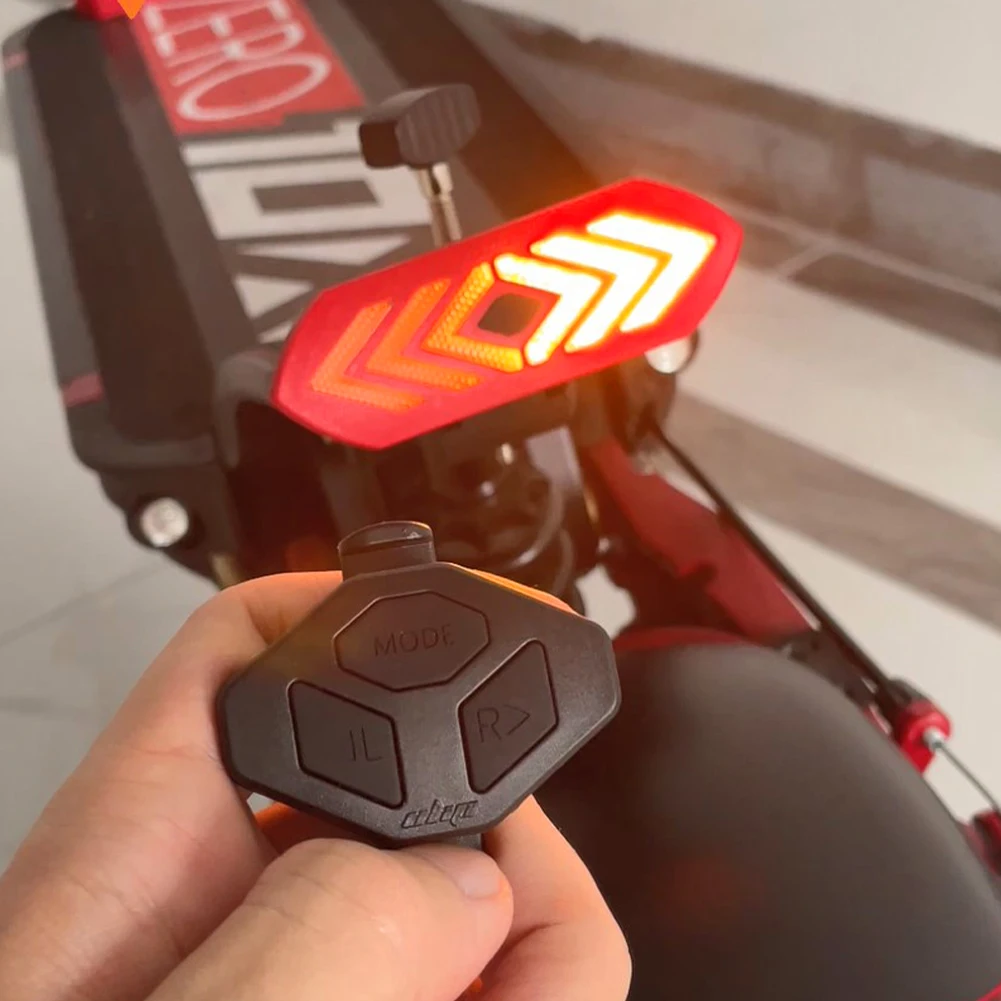 1pcs Rear Fender Turn Signal Large Clip Tail Light With Remote For M365 Electric Scooter USB Rechargeable Bicycle Cycling Access
1pcs Rear Fender Turn Signal Large Clip Tail Light With Remote For M365 Electric Scooter USB Rechargeable Bicycle Cycling Access