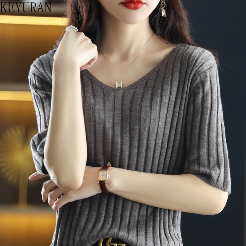 2022 Spring Summer V Neck Short Sleeve Sweater Women Knitwear Fashion Casual Soft Simple Solid Knitted T Shirts Female Crop Top
2022 Spring Summer V Neck Short Sleeve Sweater Women Knitwear Fashion Casual Soft Simple Solid Knitted T Shirts Female Crop Top