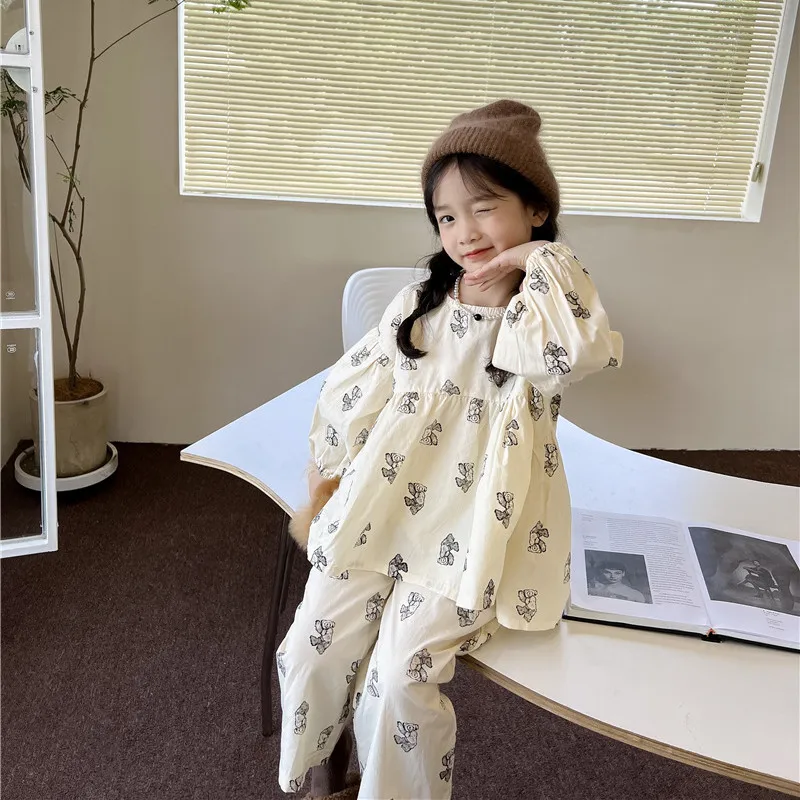 Girls cartoon bears printed clothes sets baby girl loose blouses and cotton wide leg pants 2pcs Kids outfits
Girls cartoon bears printed clothes sets baby girl loose blouses and cotton wide leg pants 2pcs Kids outfits