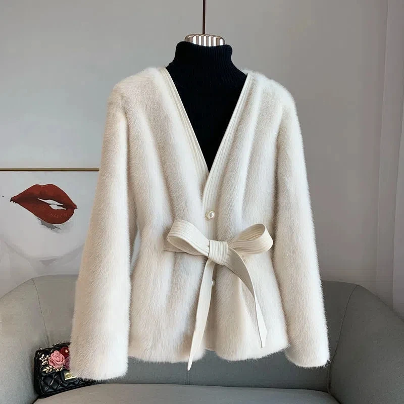 Autumn Winter Women's Faux Fur Coat New High End Imitation Mink Velvet Coat Loose Soft Comfortable Plush Jacket With Belt
Autumn Winter Women's Faux Fur Coat New High End Imitation Mink Velvet Coat Loose Soft Comfortable Plush Jacket With Belt