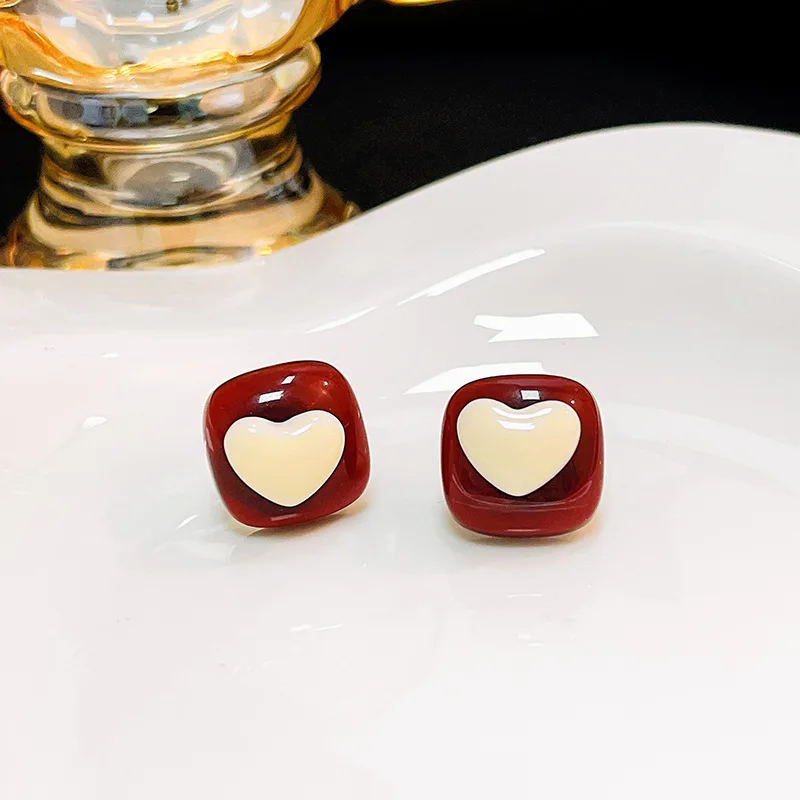 Vintage Red Square Stud Earrings Silver Needle Love Sweet Ear Jewelry Female Accessories Gift
Vintage Red Square Stud Earrings Silver Needle Love Sweet Ear Jewelry Female Accessories Gift