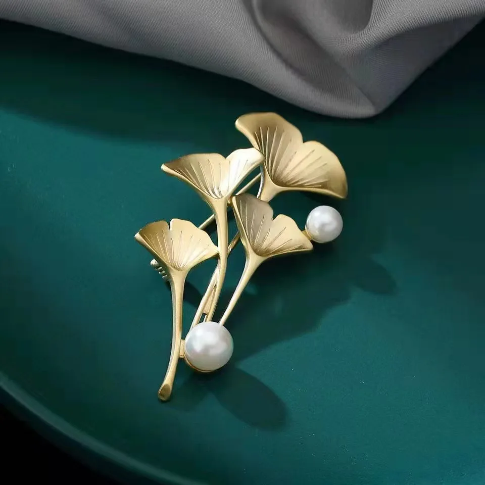 Pearl Wheat Female High Grade Silk Scarf Buckle Anti Light Atmosphere Temperament Brooch Flower Dress Accessories
Pearl Wheat Female High Grade Silk Scarf Buckle Anti Light Atmosphere Temperament Brooch Flower Dress Accessories