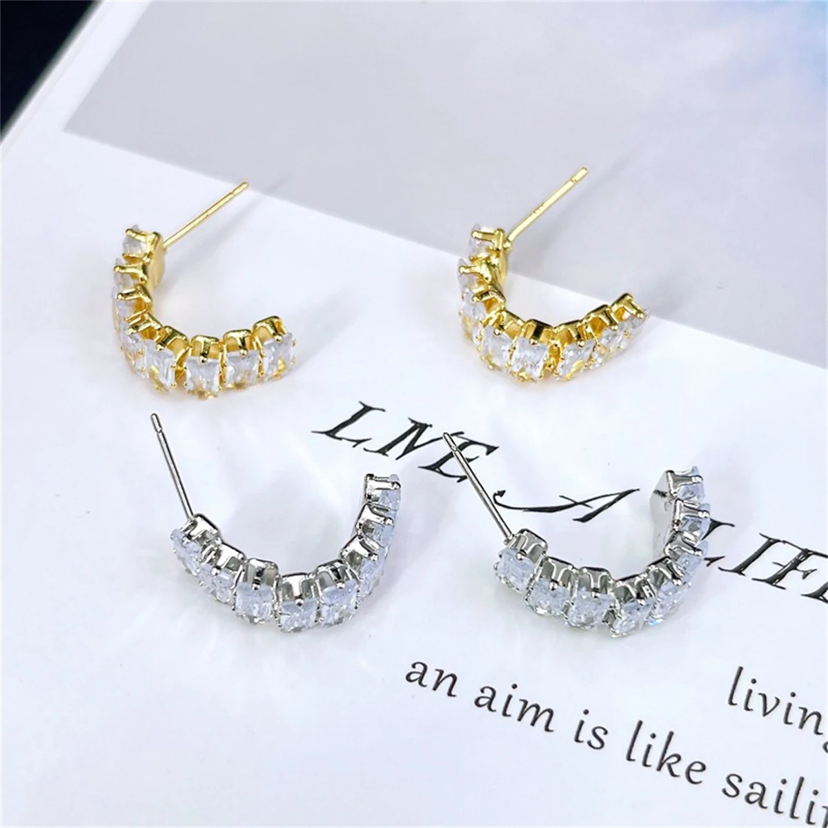 New Luxury Dainty AAA Square Zircon Curved Stud Earring For Women Gold/Silver Color Piercing Jewelry Accessories Party Gifts
New Luxury Dainty AAA Square Zircon Curved Stud Earring For Women Gold/Silver Color Piercing Jewelry Accessories Party Gifts