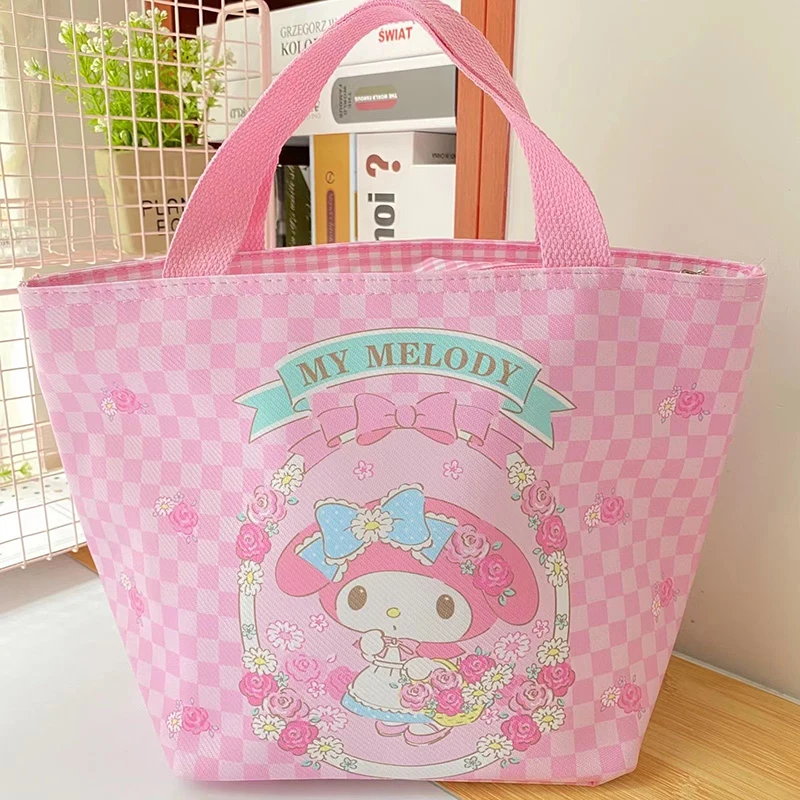 Новая сумка Sanrio My Melod с рисунком, розовая милая сумка из ПВХ с рисунком, сохраняющая тепло, сумка для хранения бэнто
Новая сумка Sanrio My Melod с рисунком, розовая милая сумка из ПВХ с рисунком, сохраняющая тепло, сумка для хранения бэнто