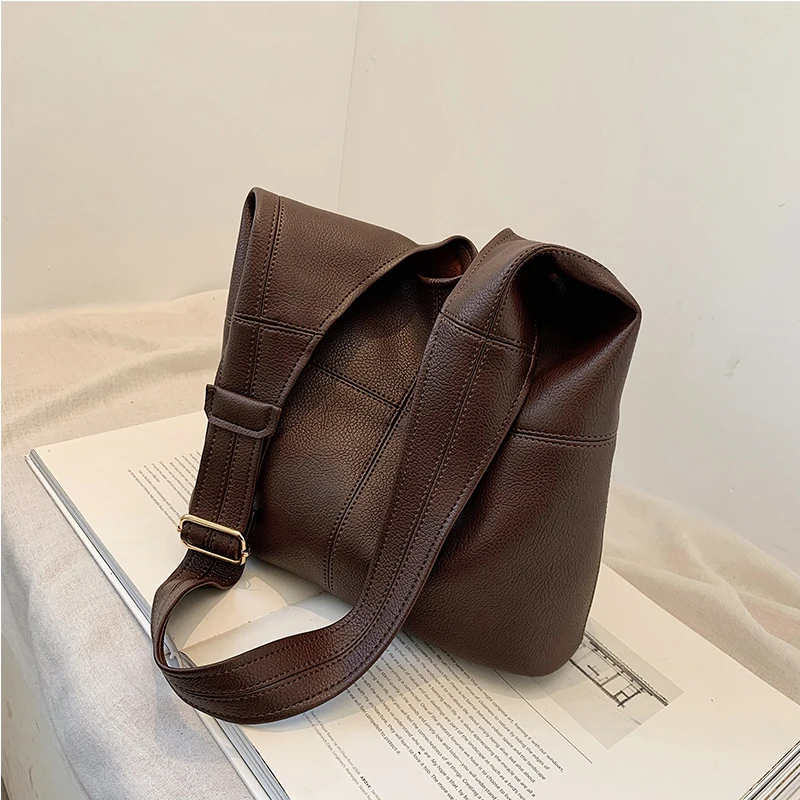 2022 one shoulder woman new bag leather Europe and the United States fashion business bag
2022 one shoulder woman new bag leather Europe and the United States fashion business bag