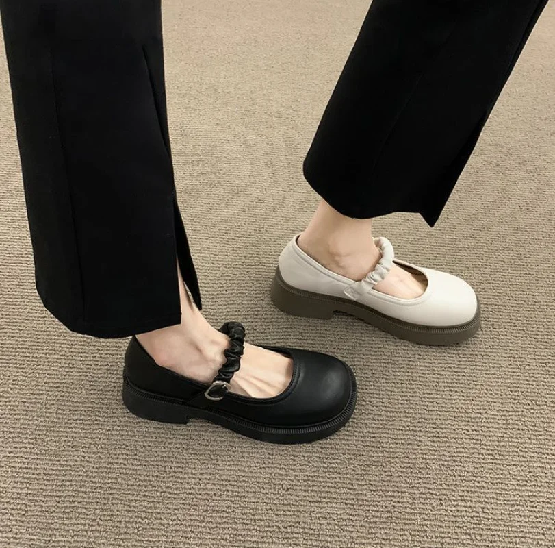 Ladies Summer Footwear Round Toe Shoes for Women 2023 Normal Leather Casual Kawaii with Medium Heels Cute Black Wholesale Young
Ladies Summer Footwear Round Toe Shoes for Women 2023 Normal Leather Casual Kawaii with Medium Heels Cute Black Wholesale Young
