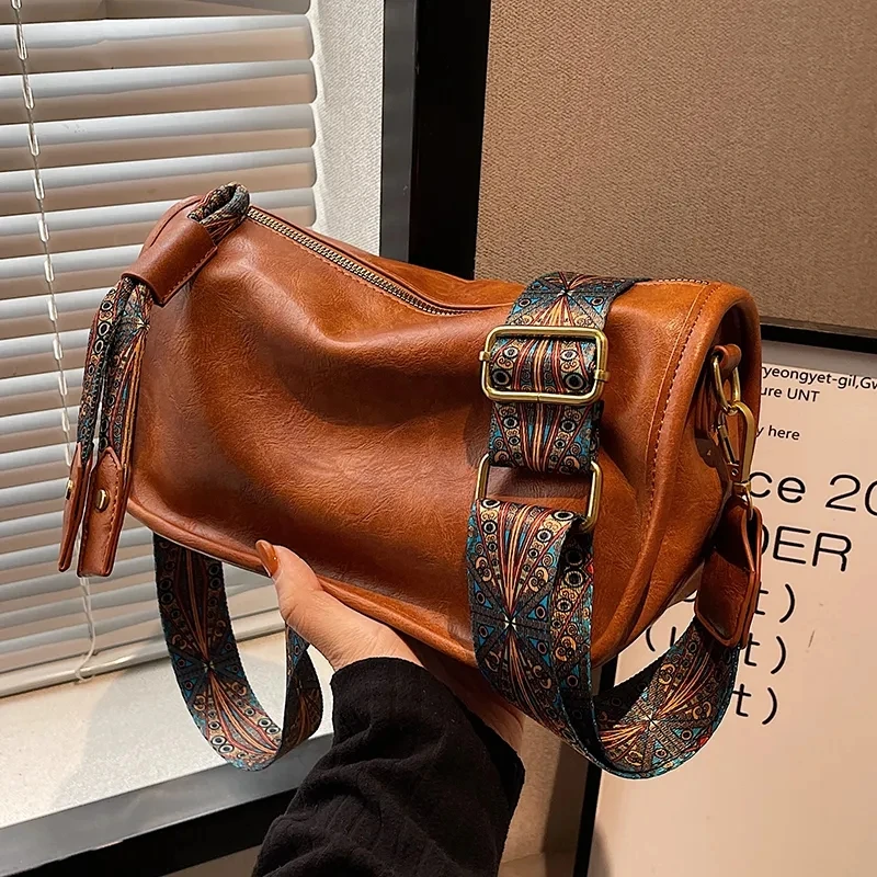 Exotic Wide Strap Inclined Shoulder Bag PU Brown High-Capacity 2022 New Fashion Popular Pillow Free Shipping
Exotic Wide Strap Inclined Shoulder Bag PU Brown High-Capacity 2022 New Fashion Popular Pillow Free Shipping