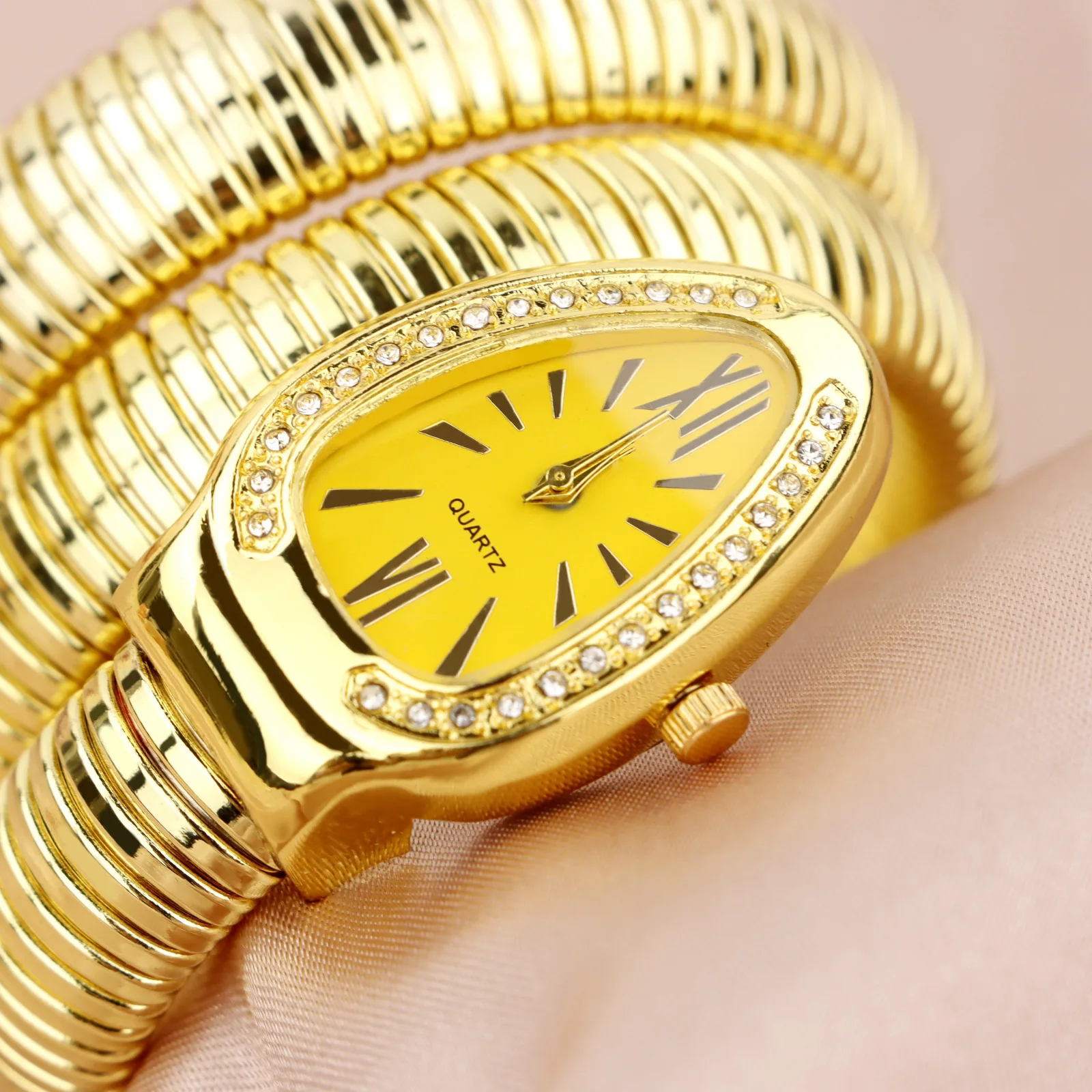 Luxury Women's Watches Snake Shape Bracelet Wrist Watch For Women Steel Unique Gold Quartz Ladies Watch Clock Relogio Feminino
Luxury Women's Watches Snake Shape Bracelet Wrist Watch For Women Steel Unique Gold Quartz Ladies Watch Clock Relogio Feminino