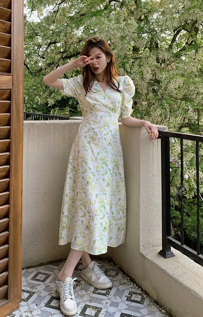 2023 spring and summer women's clothing fashion new V-neck Puff Sleeve Floral Dress 0511
2023 spring and summer women's clothing fashion new V-neck Puff Sleeve Floral Dress 0511