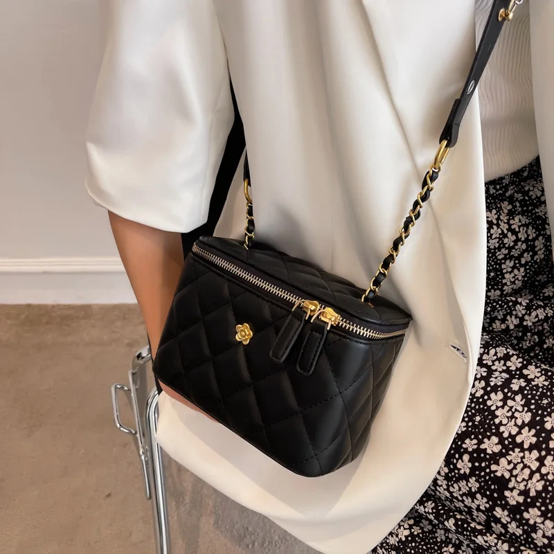 2022 New Women'sBag Fashion Trendy Net Red Casual Korean Messenger Bag High-quality Ladies Rhombus Shoulder Bag Small Square Bag
2022 New Women'sBag Fashion Trendy Net Red Casual Korean Messenger Bag High-quality Ladies Rhombus Shoulder Bag Small Square Bag