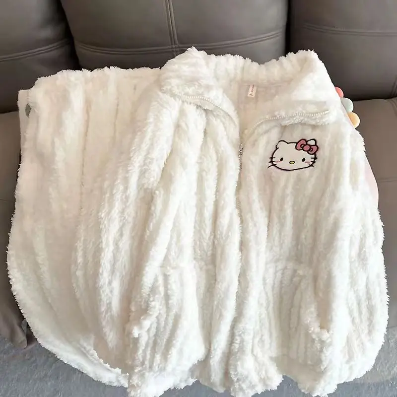 Зимняя Пижама Sanrio, женская одежда Hello Kitty, утепленная теплая Пижама, мультяшная кавайная Ночная одежда из кораллового флиса с карманами
Зимняя Пижама Sanrio, женская одежда Hello Kitty, утепленная теплая Пижама, мультяшная кавайная Ночная одежда из кораллового флиса с карманами