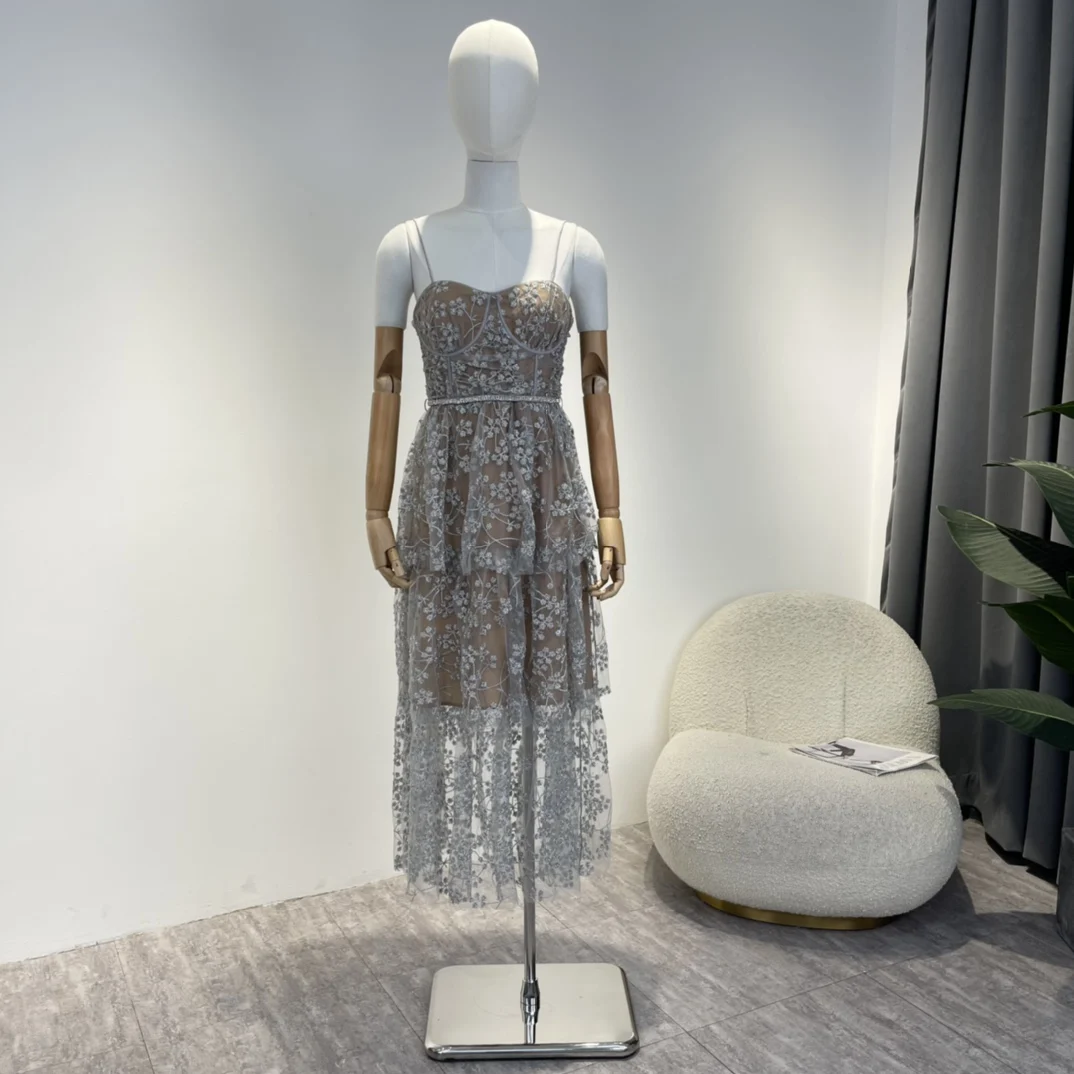 New 2023 Spring Summer Top Quality Sky Blue Embroidery Lace Corset Midi Sleeveless Lady Dress with Crystal Belt
New 2023 Spring Summer Top Quality Sky Blue Embroidery Lace Corset Midi Sleeveless Lady Dress with Crystal Belt