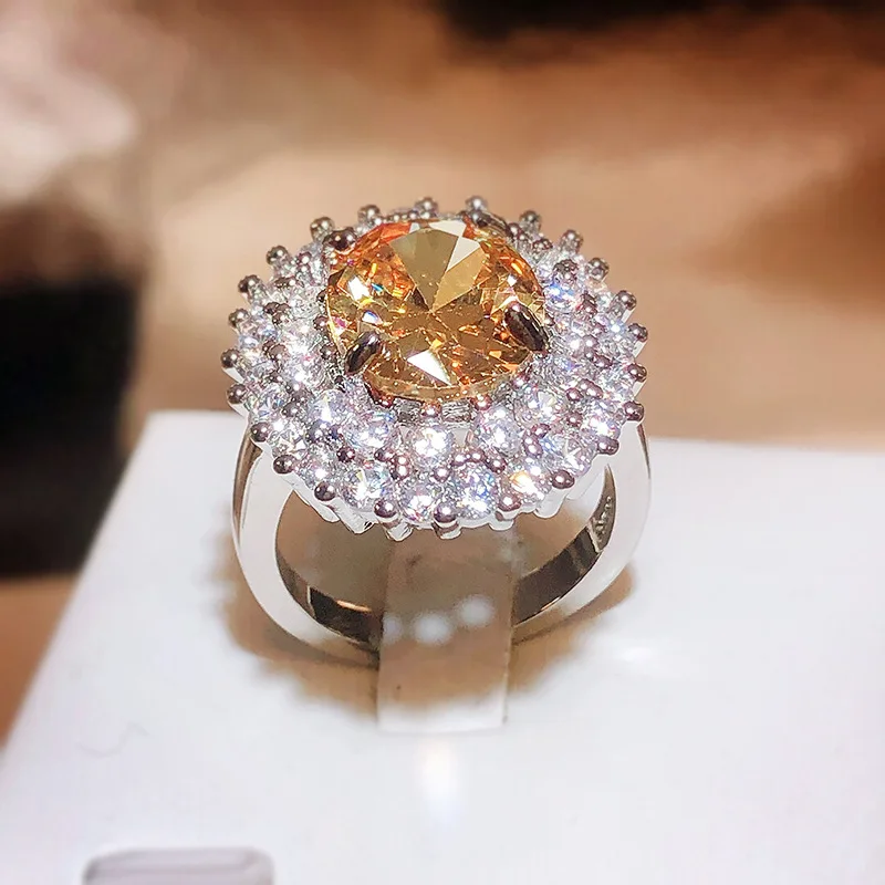 2023 New Luxury Sparkling Yellow Zirconia Jewellery Light Luxury Full Diamond Ladies Ring Wedding Party Jewellery Gift
2023 New Luxury Sparkling Yellow Zirconia Jewellery Light Luxury Full Diamond Ladies Ring Wedding Party Jewellery Gift