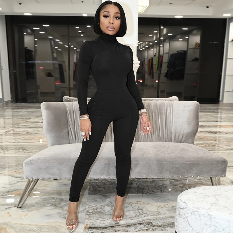 Женский спортивный костюм с длинным рукавом и высоким воротником 
Женский спортивный костюм с длинным рукавом и высоким воротником