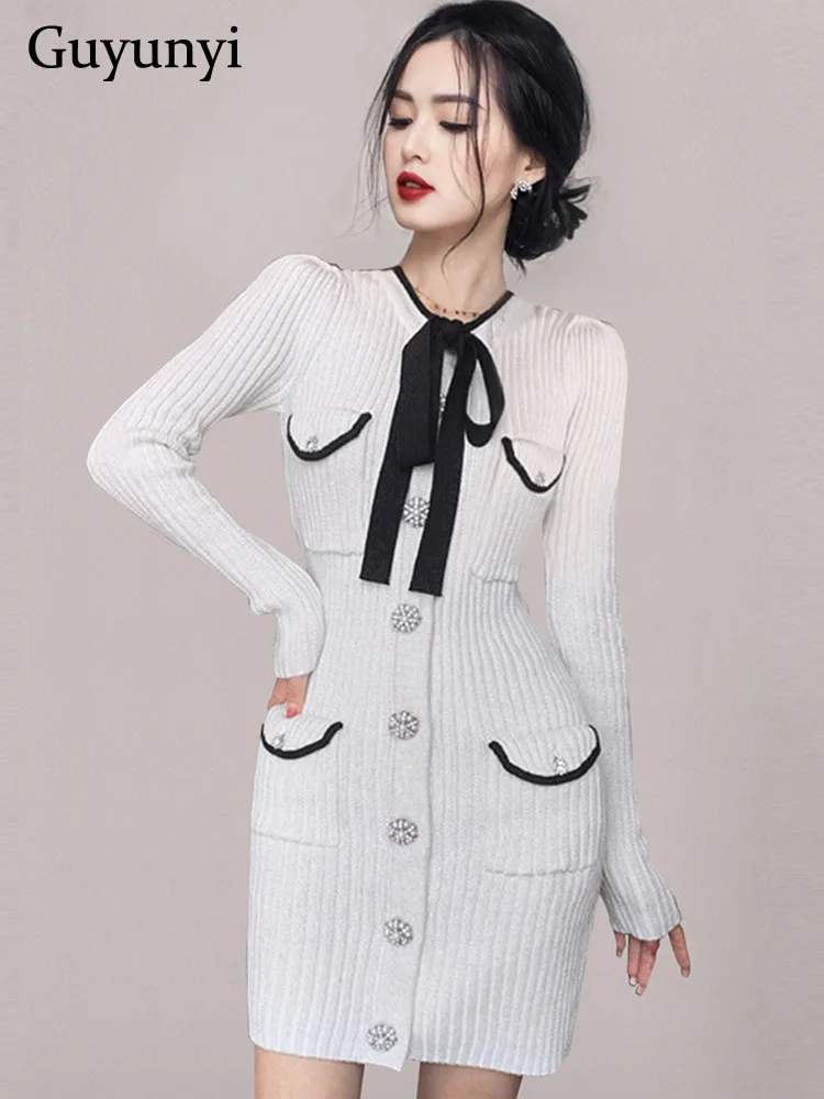 White Stretch Knit Dress 2022 Autumn Contrasting Colors V-Neck Bow Single Breasted High Waist Sheath Elegant Office Lady Dress
White Stretch Knit Dress 2022 Autumn Contrasting Colors V-Neck Bow Single Breasted High Waist Sheath Elegant Office Lady Dress