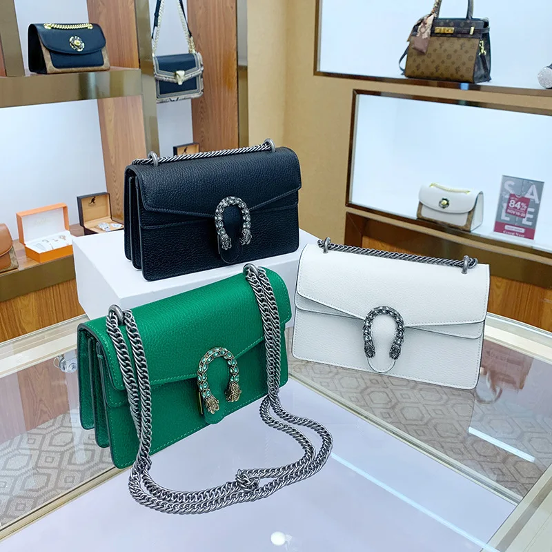 In 2022, the European and American Retro Snake Head Design is a Niche Women's Cross-Slung One-Shoulder Cowhide Chain Dionysian
In 2022, the European and American Retro Snake Head Design is a Niche Women's Cross-Slung One-Shoulder Cowhide Chain Dionysian