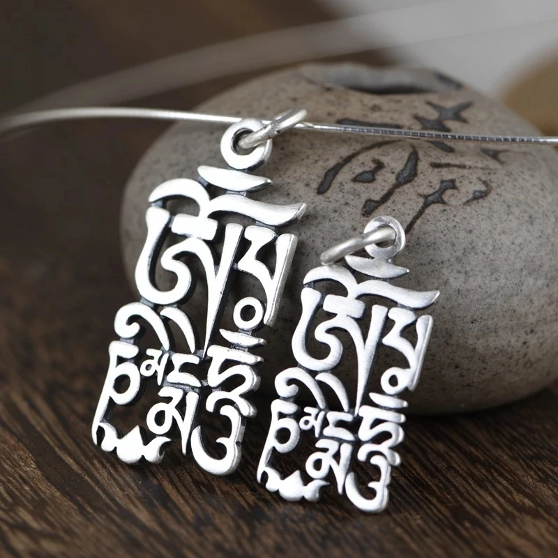 2022 New Real S990 Pure Silver Jewelry Retro Hollow Six-Character Mantra Creative Trend Couple Men's And Women's Pendan
2022 New Real S990 Pure Silver Jewelry Retro Hollow Six-Character Mantra Creative Trend Couple Men's And Women's Pendan
