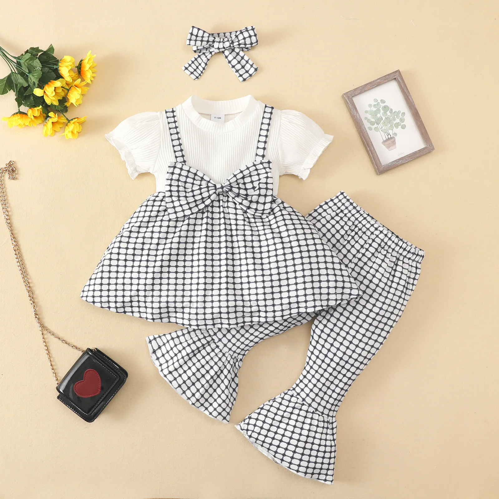 Summer Toddler Baby Girls Clothes Set Short Sleeve Patchwork Plaid Skirt Top Flared Trousers Headband Outfit Newborn Suit
Summer Toddler Baby Girls Clothes Set Short Sleeve Patchwork Plaid Skirt Top Flared Trousers Headband Outfit Newborn Suit