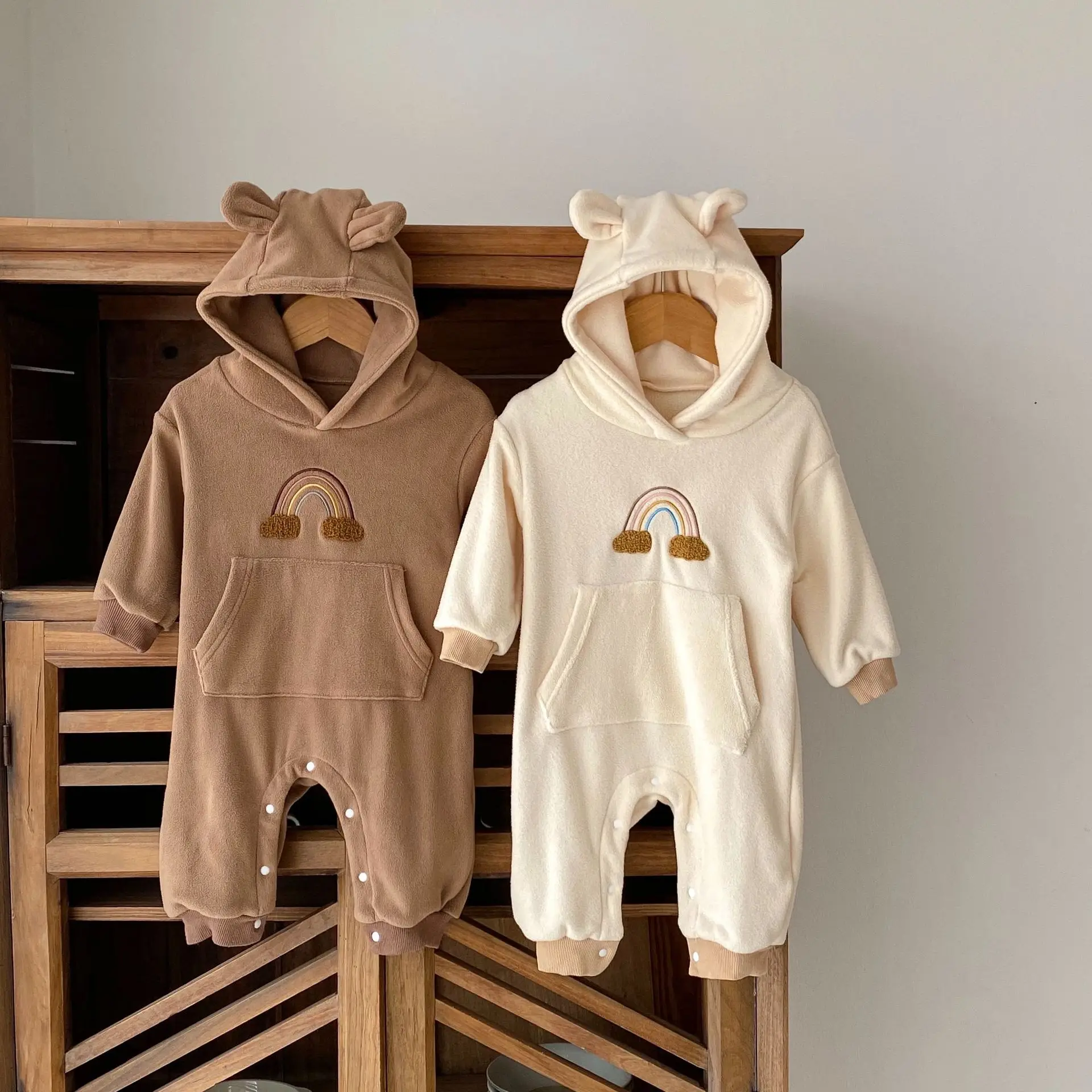 Newborn Baby Hooded Rompers Boys Girls Baby Rainbow Embroidered Plush Long Sleeved Romper Autumn Winter Warm Bodysuit
Newborn Baby Hooded Rompers Boys Girls Baby Rainbow Embroidered Plush Long Sleeved Romper Autumn Winter Warm Bodysuit