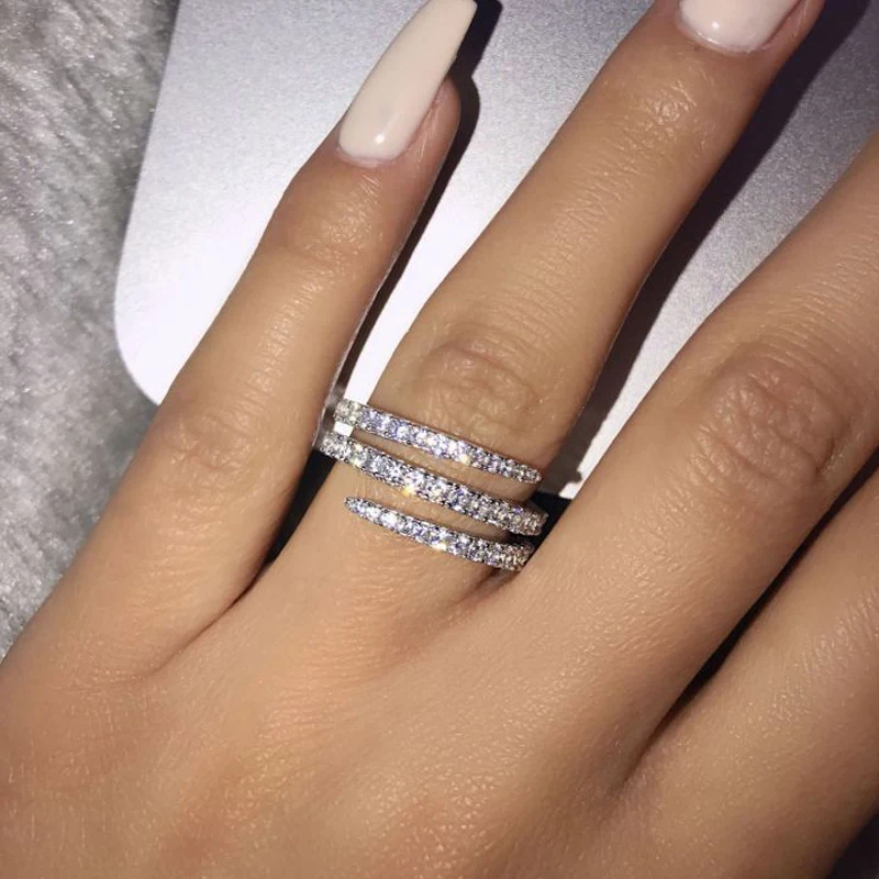 Роскошное кольцо серебряного цвета с 3 круглыми камнями из циркония для женщин, модные ювелирные изделия, универсальное дизайнерское свадебное обручальное кольцо
Роскошное кольцо серебряного цвета с 3 круглыми камнями из циркония для женщин, модные ювелирные изделия, универсальное дизайнерское свадебное обручальное кольцо