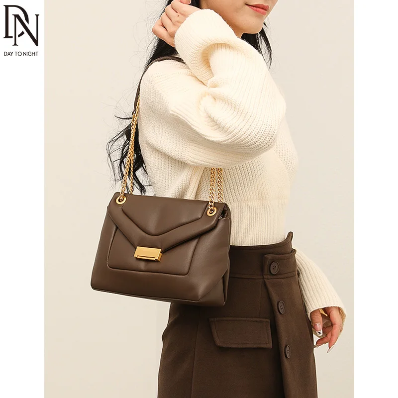 DN Sheepskin Shoulder Bags for Women Genuine Leather Chain Crossbody Bags Female Fashion Commuter Handbag 2023 Soft Ladies Purse
DN Sheepskin Shoulder Bags for Women Genuine Leather Chain Crossbody Bags Female Fashion Commuter Handbag 2023 Soft Ladies Purse