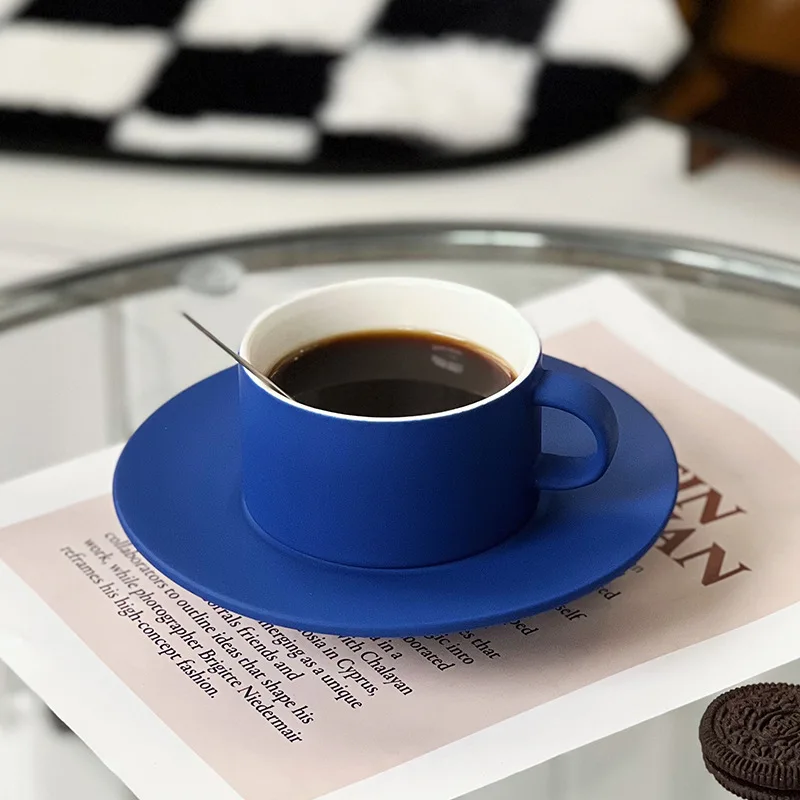Nordic simple suspended gentleman ins Klein blue water cup ceramic coffee cup plate mugs coffee cups 
Nordic simple suspended gentleman ins Klein blue water cup ceramic coffee cup plate mugs coffee cups