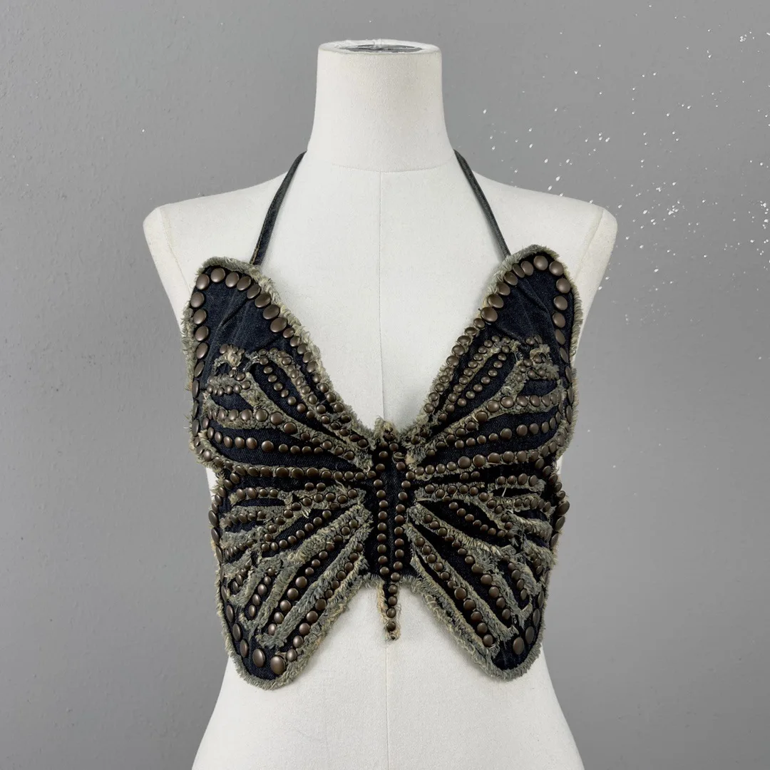 A niche high-quality and fashionable 2023 summer new design with a sense of waistband, short and showy beaded butterfly bra vest
A niche high-quality and fashionable 2023 summer new design with a sense of waistband, short and showy beaded butterfly bra vest