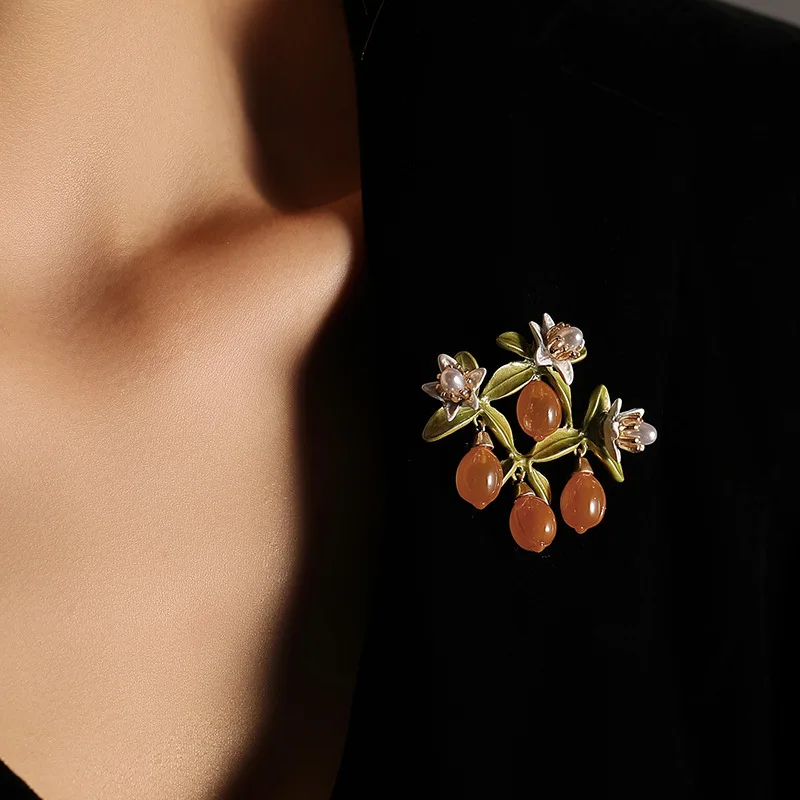 

Fashion Exquisite Crsytal Orange Brooches Creative Glazed Brooch Vintage Plant Series Pin Men Collar Pin Women's Corsage Jewelry